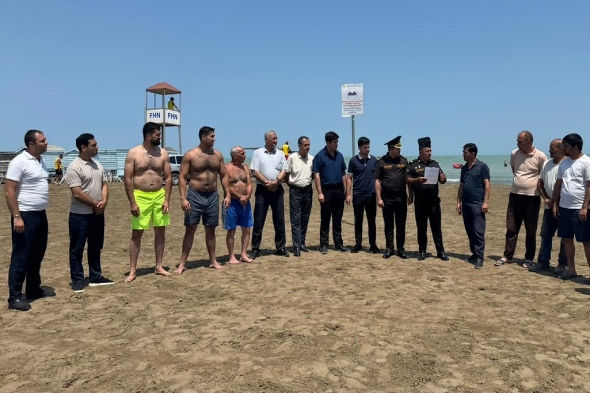 Спасатели МЧС напомнили отдыхающим о правилах поведения на воде-ФОТО 
