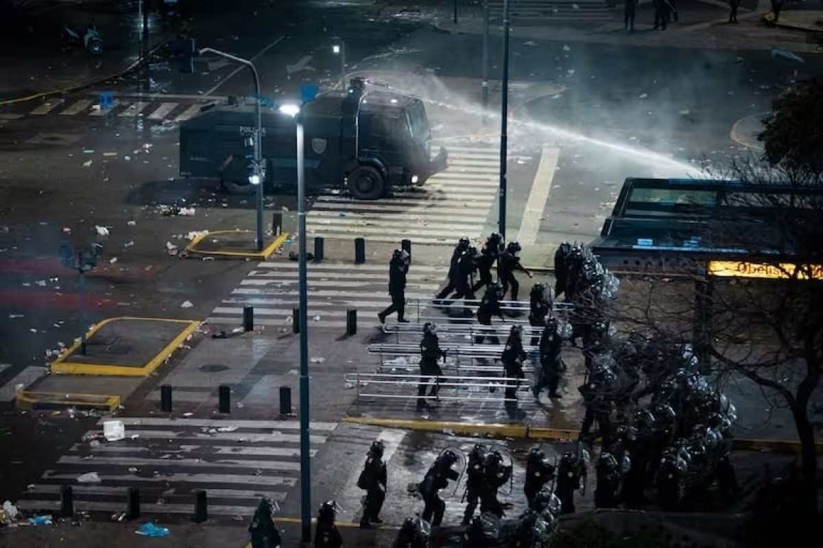 Финал ЧМ закончился беспорядками на улицах Буэнос-Айреса-ФОТО 