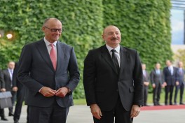 В Берлине проходит совместная пресс-конференция Алиева и Мерца