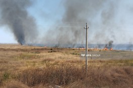 В Агдаме на бывшей линии соприкосновения продолжается пожар, слышны взрывы-ОБНОВЛЕНО 