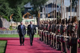Состоялась церемония официальной встречи Президента Ильхама Алиева в городе Чолпон-Ата-ФОТО 