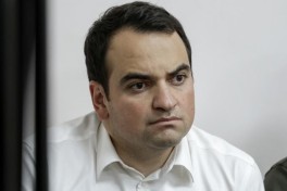 Силовики проводят обыск в доме оппозиционера Нарека Карапетяна