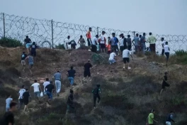 El Pais: Почти 25 тысяч мигрантов добровольно вернулись из Сеуты в Марокко