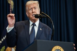 Трамп: Переговоры США и Ирана продолжаются непрерывно