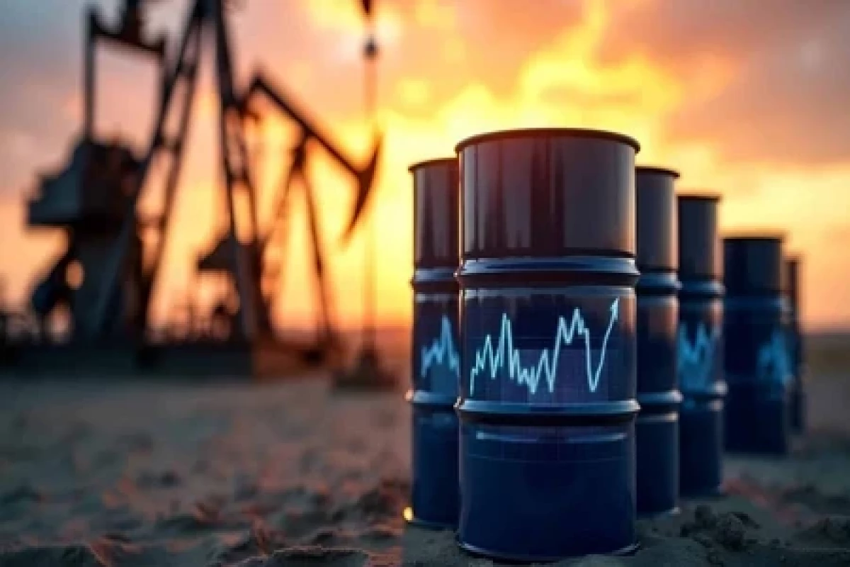 FT: Китайский спрос удержал нефть ниже 100 долларов за баррель 