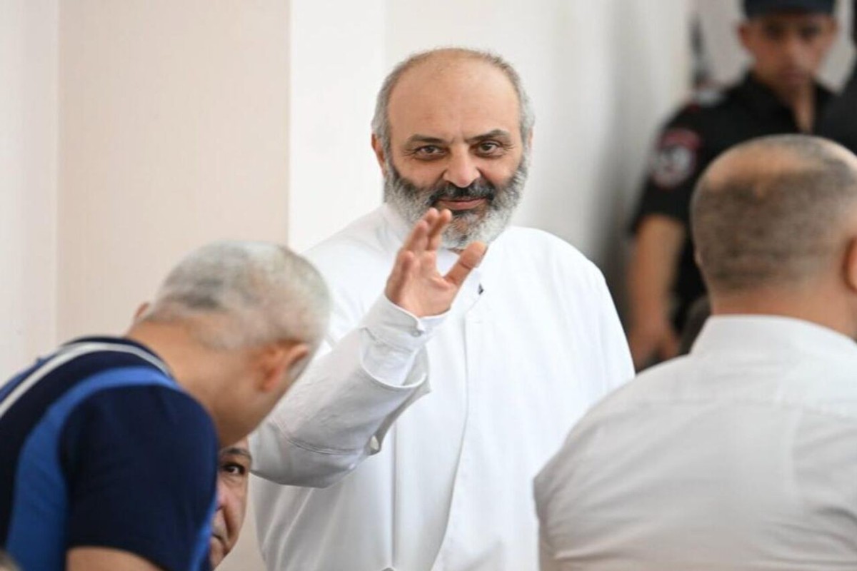 Архиепископ Баграт Галстанян переведен под домашний арест