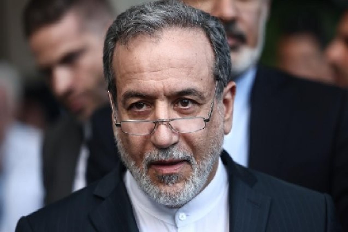 Арагчи рассказал, что находился в офисе Хаменеи во время удара