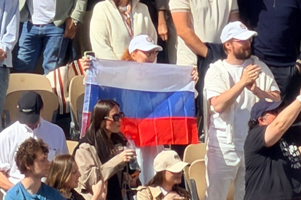 Болельщиков заставили убрать флаг России с трибун в финале «Ролан Гаррос»