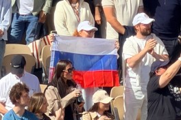 Болельщиков заставили убрать флаг России с трибун в финале «Ролан Гаррос»