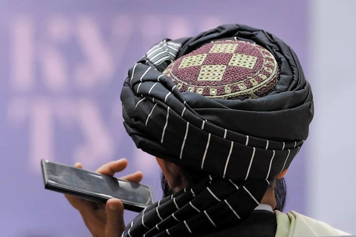 Чиновникам и членам движения «Талибан» запретили пользоваться смартфонами