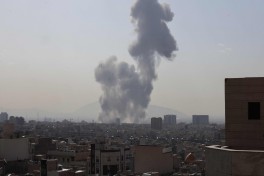 США начали наносить удары по Ирану