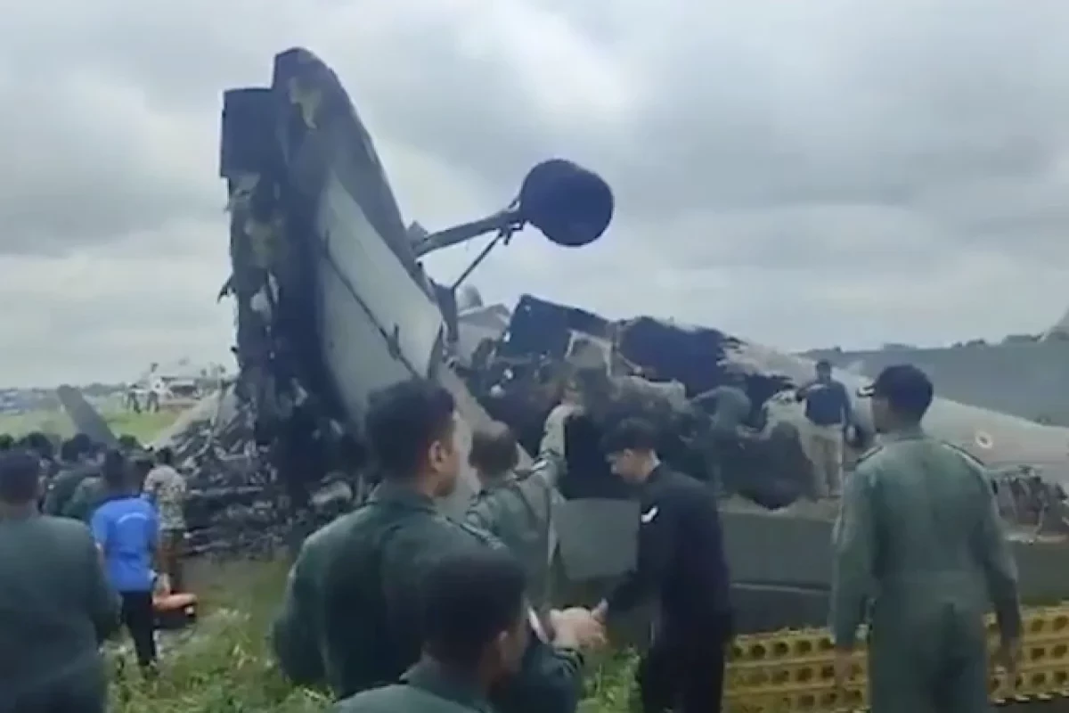 Военный самолет Ан-32 потерпел крушение в Индии-ВИДЕО 