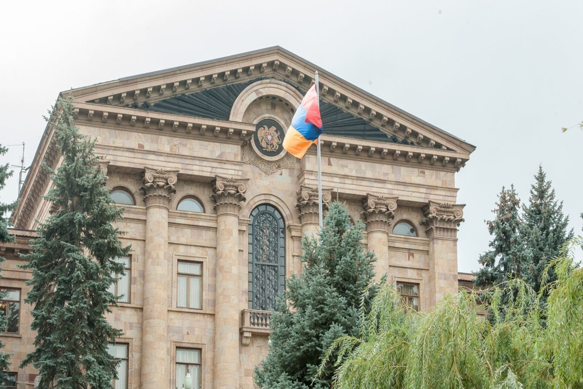 Оппозиция бойкотировала последнее заседание парламента Армении