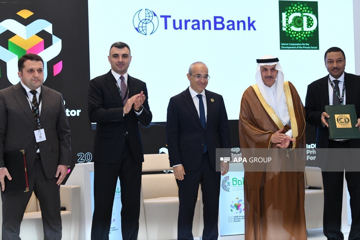 В Баку подписан ряд соглашений между структурами IsDB и азербайджанскими партнерами-ФОТО 
