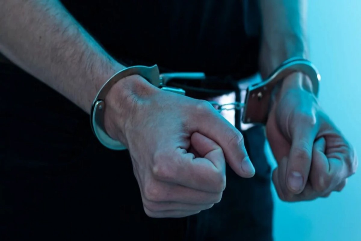 В Баку сотрудника магазина задержали за кражу 10 тысяч манатов