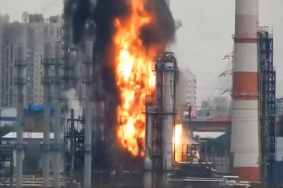 Несколько беспилотников атаковали Московский нефтеперерабатывающий завод