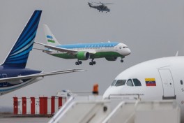 Массированная атака дронов парализовала работу аэропортов Москвы