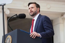 Вэнс неожиданно отложил свою поездку в Швейцарию для подписания соглашения с Ираном 