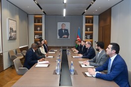 Байрамов провел переговоры с министром финансов Коморских Островов