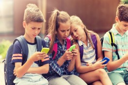 iPhone против демографии? Ученые связали распространение смартфонов со снижением рождаемости в США