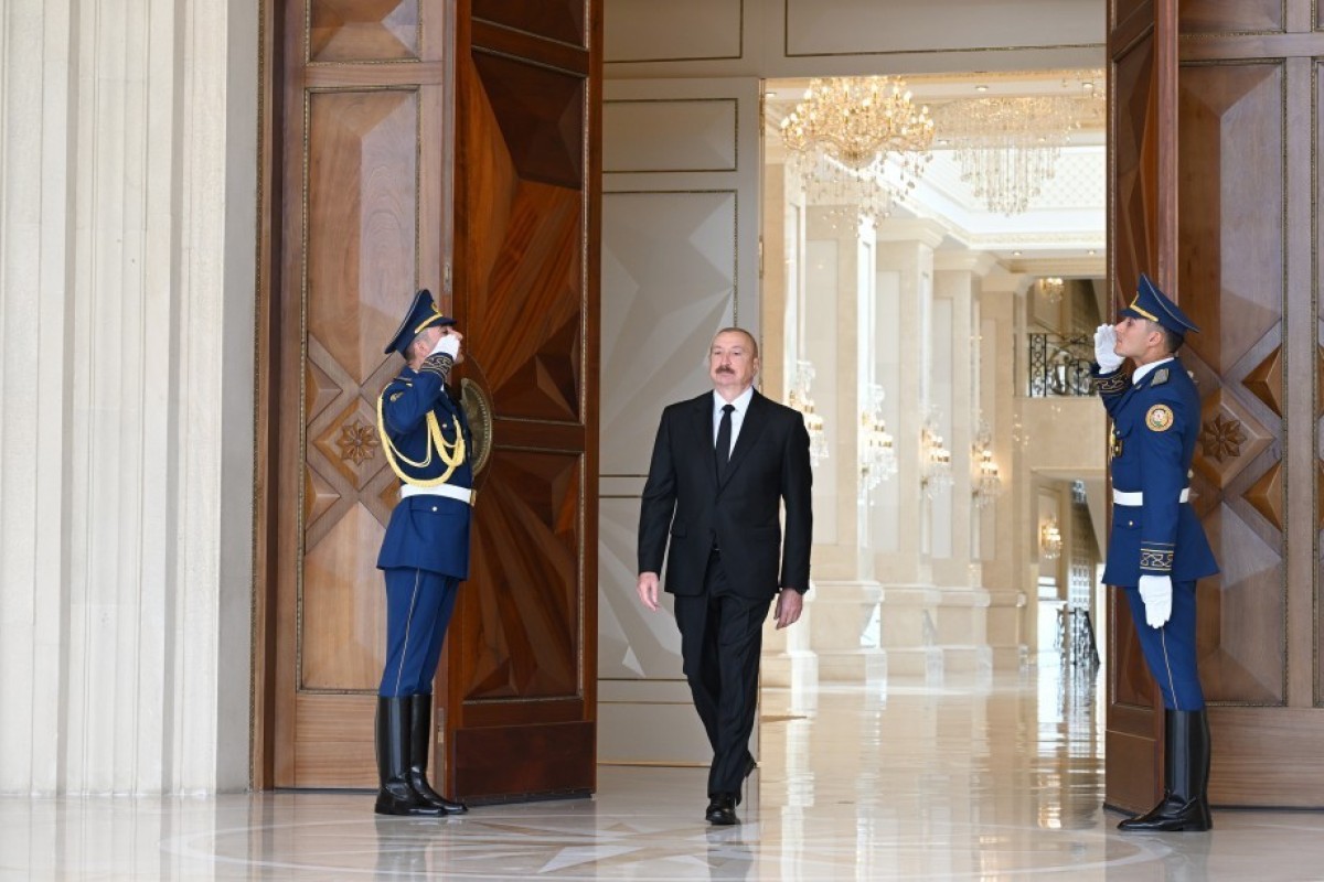 Ильхам Алиев встретил Президента Туркменистана в Баку-ФОТО 