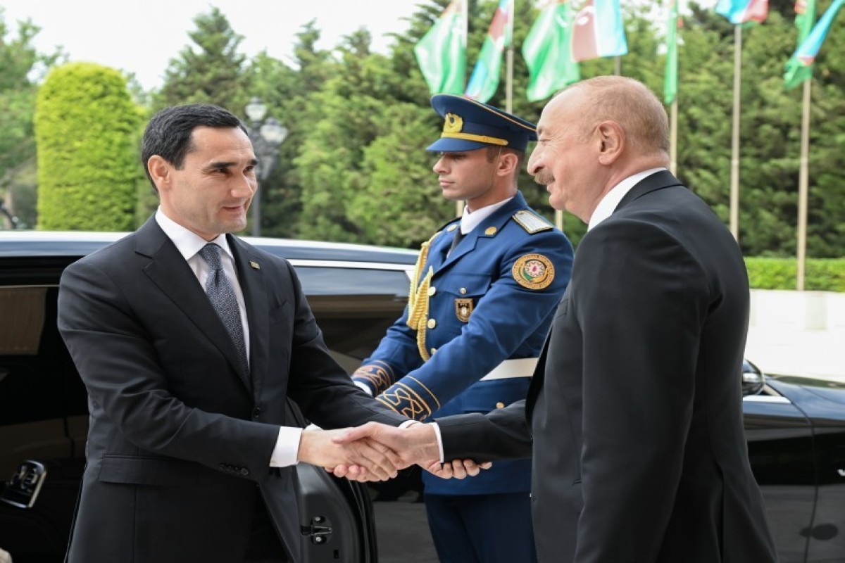 Ильхам Алиев встретил Президента Туркменистана в Баку-ФОТО 