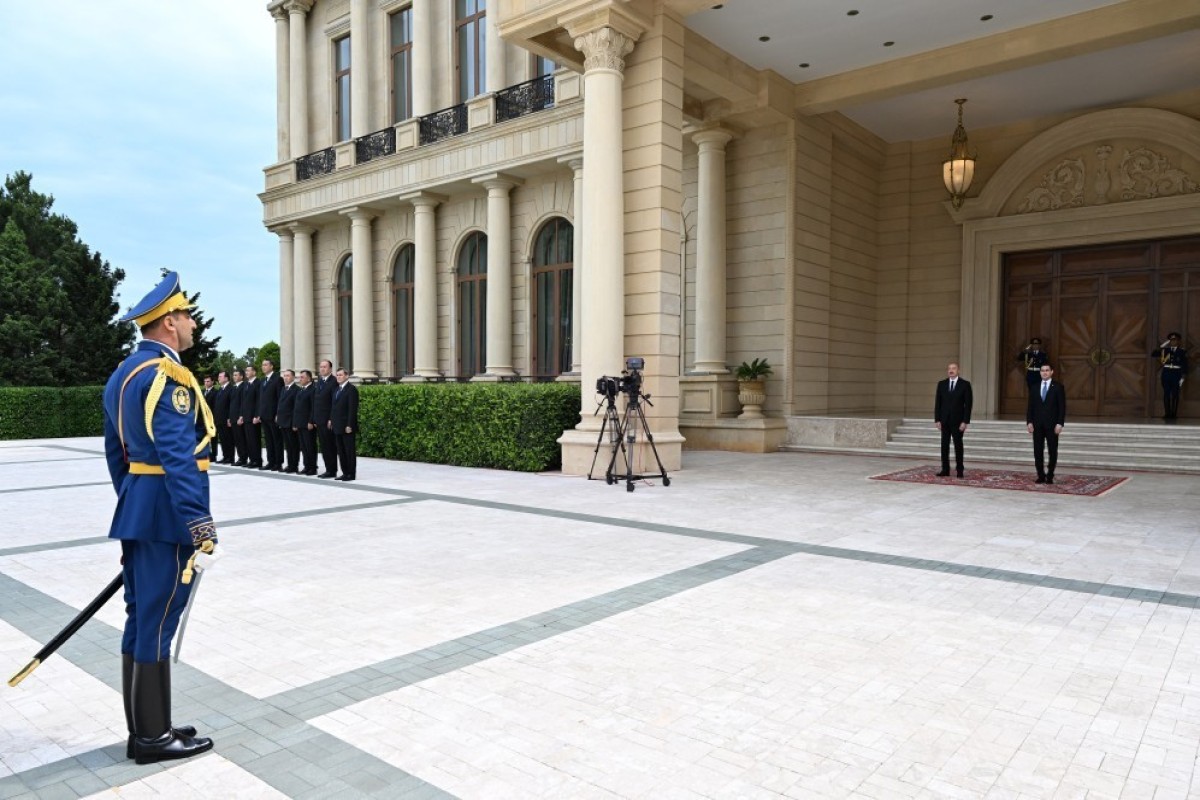 Ильхам Алиев встретил Президента Туркменистана в Баку-ФОТО 