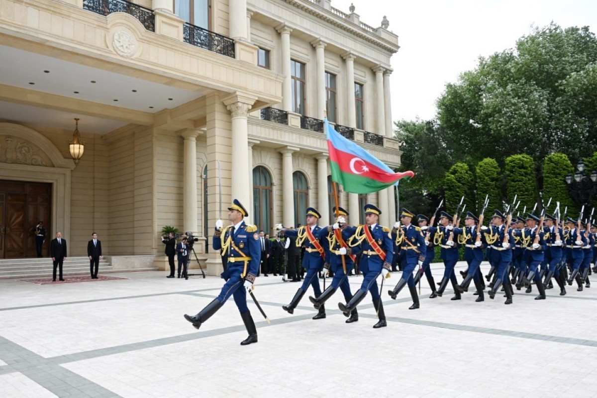 Ильхам Алиев встретил Президента Туркменистана в Баку-ФОТО 