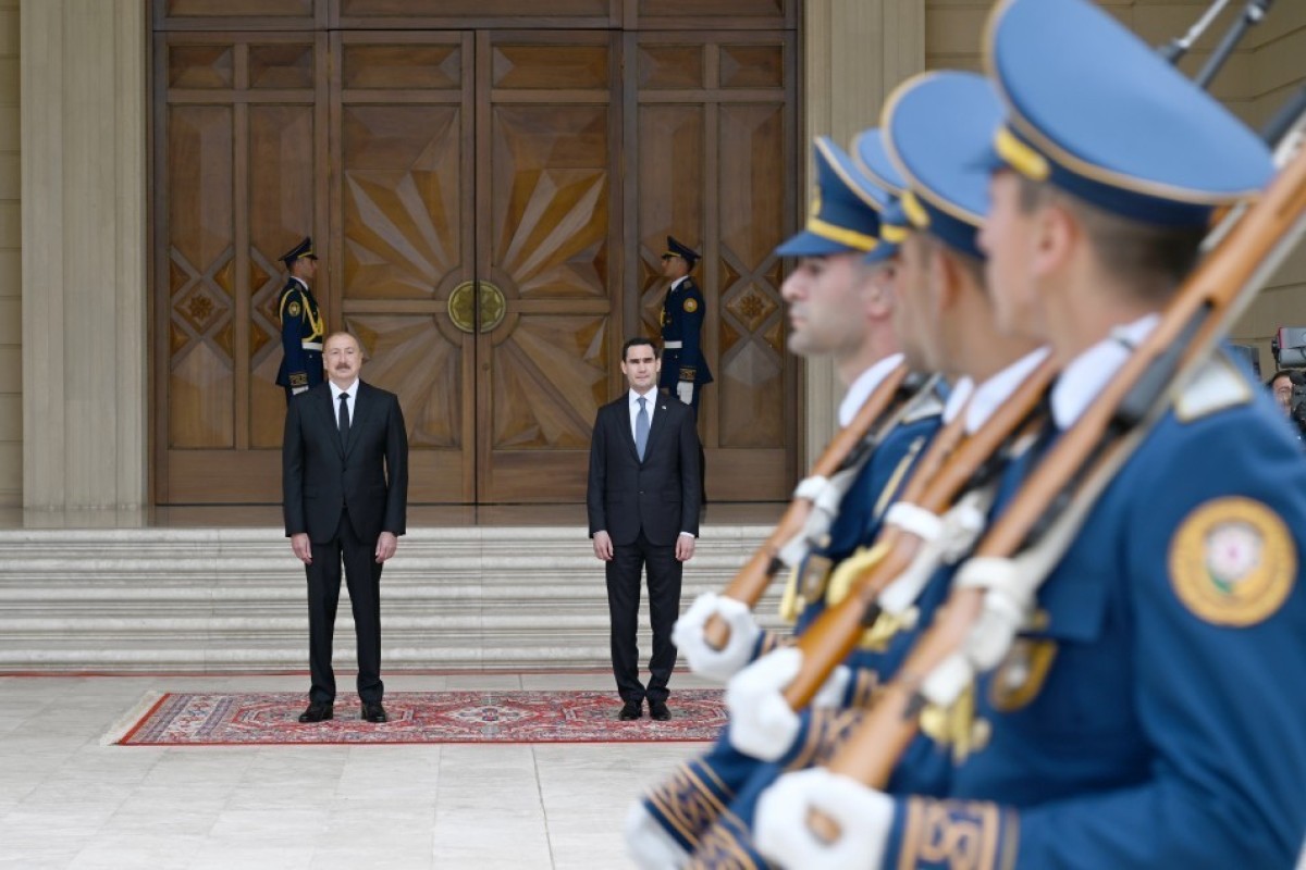 Ильхам Алиев встретил Президента Туркменистана в Баку-ФОТО 