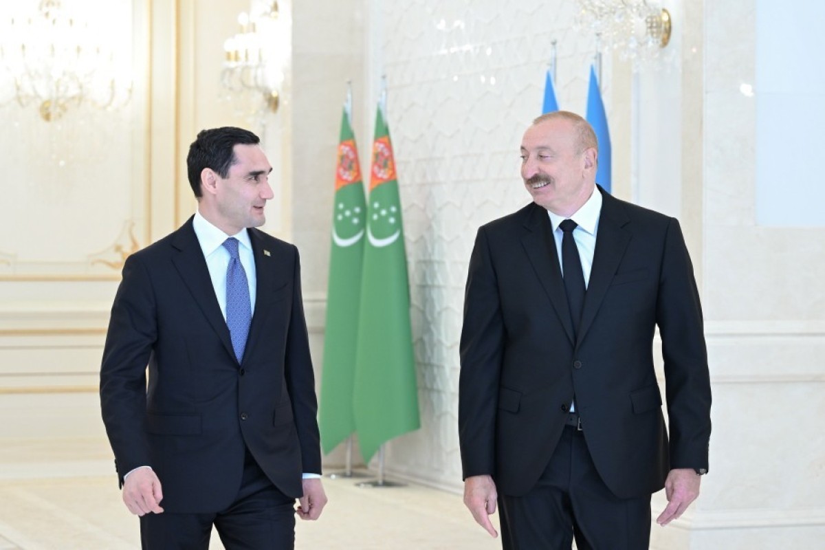 Ильхам Алиев встретил Президента Туркменистана в Баку-ФОТО 