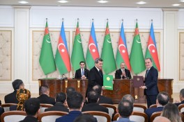 Азербайджан и Туркменистан обменялись подписанными документами-ФОТО 