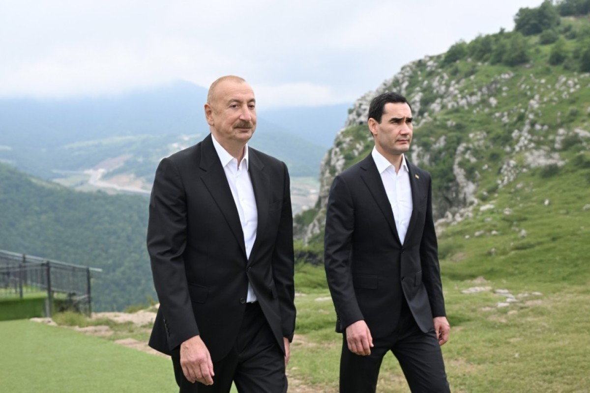 Ильхам Алиев подарил Президенту Туркменистана карабахского скакуна-ФОТО 