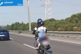 Дорожная полиция Баку ищет отца этой девочки-ВИДЕО 