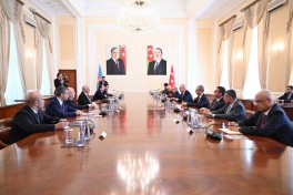 Али Асадов принял находящегося с визитом в Баку Нумана Куртулмуша