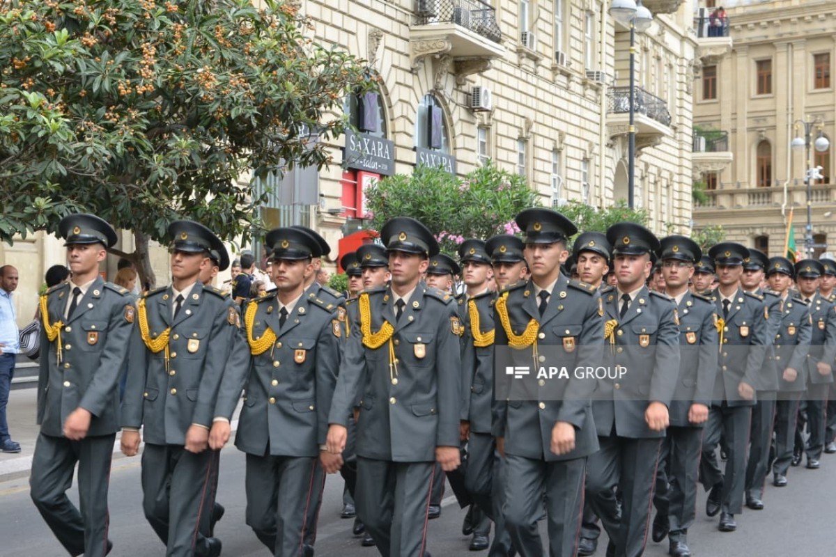 Военнослужащие торжественным маршем прошли по улицам Баку -ФОТО -ОБНОВЛЕНО 