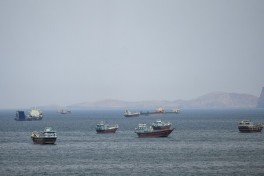 WSJ: КСИР нанес удар по грузовому судну в Ормузском проливе