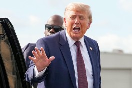 Трамп заявил, что иранские беспилотники атаковали суда, проходящие через Ормузский пролив