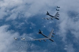 Американские самолеты-заправщики замечены у воздушной границы Ирана