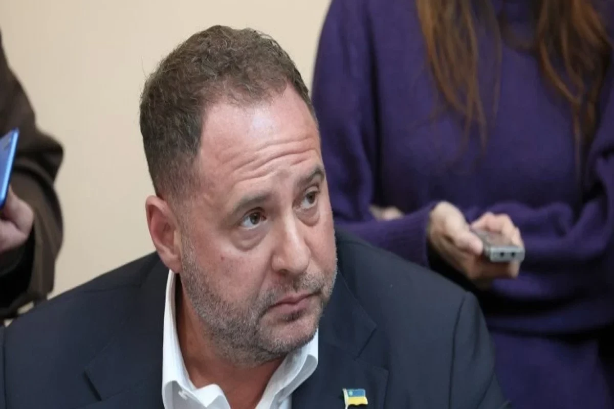 Суд не разрешил Андрею Ермаку снять электронный браслет