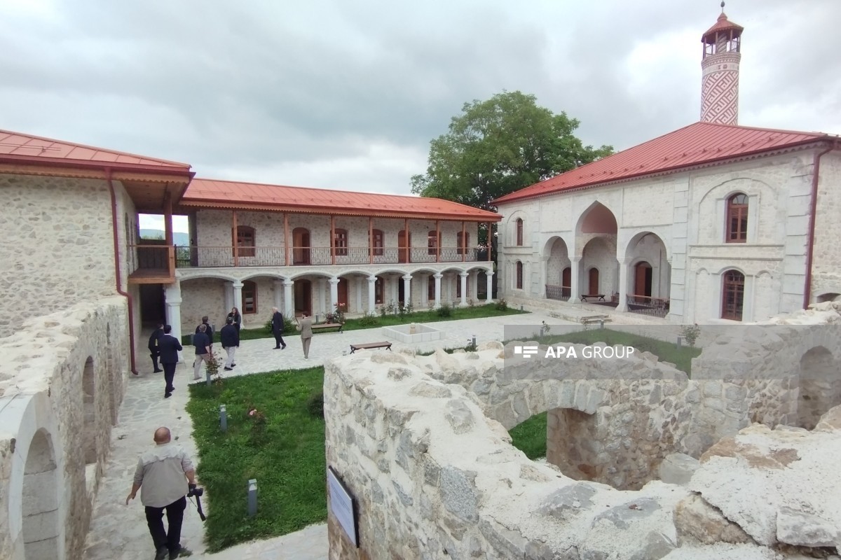 Делегации стран ОТГ ознакомились с историческими памятниками Шуши-ФОТО 
