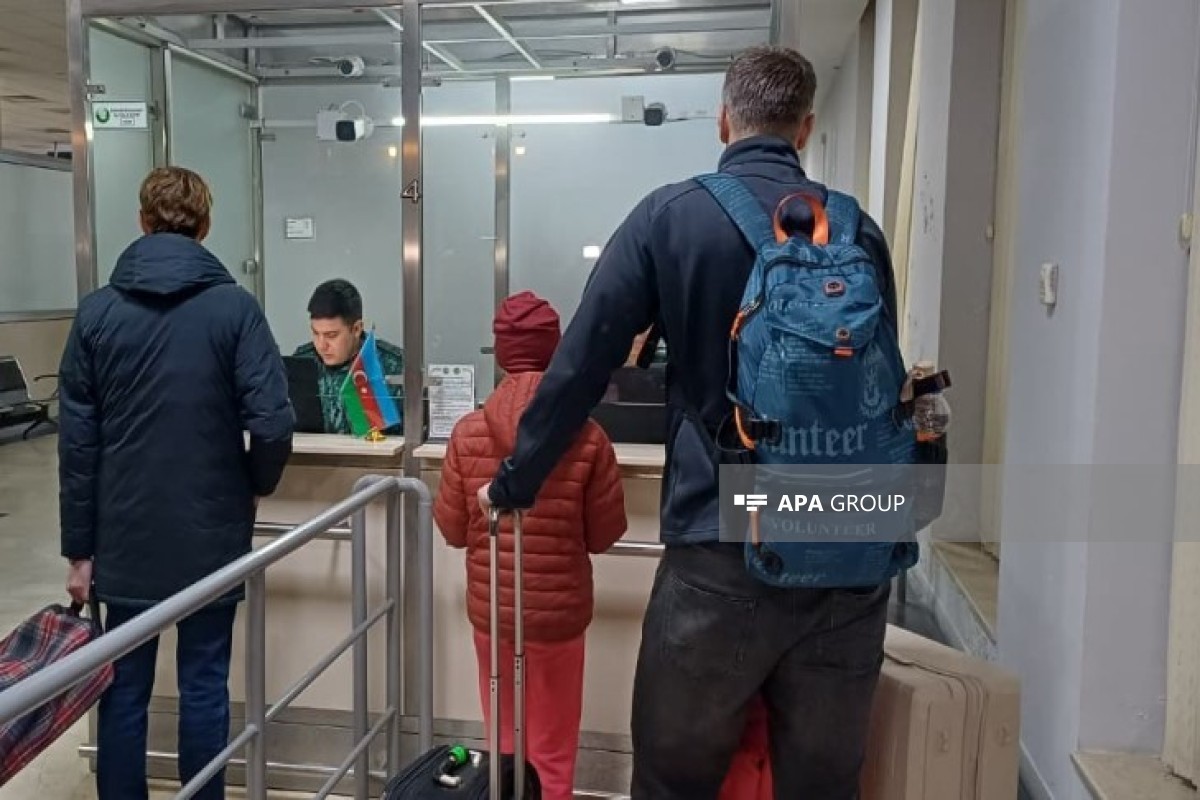 Продолжается эвакуация иностранцев из Ирана через границу с Азербайджаном