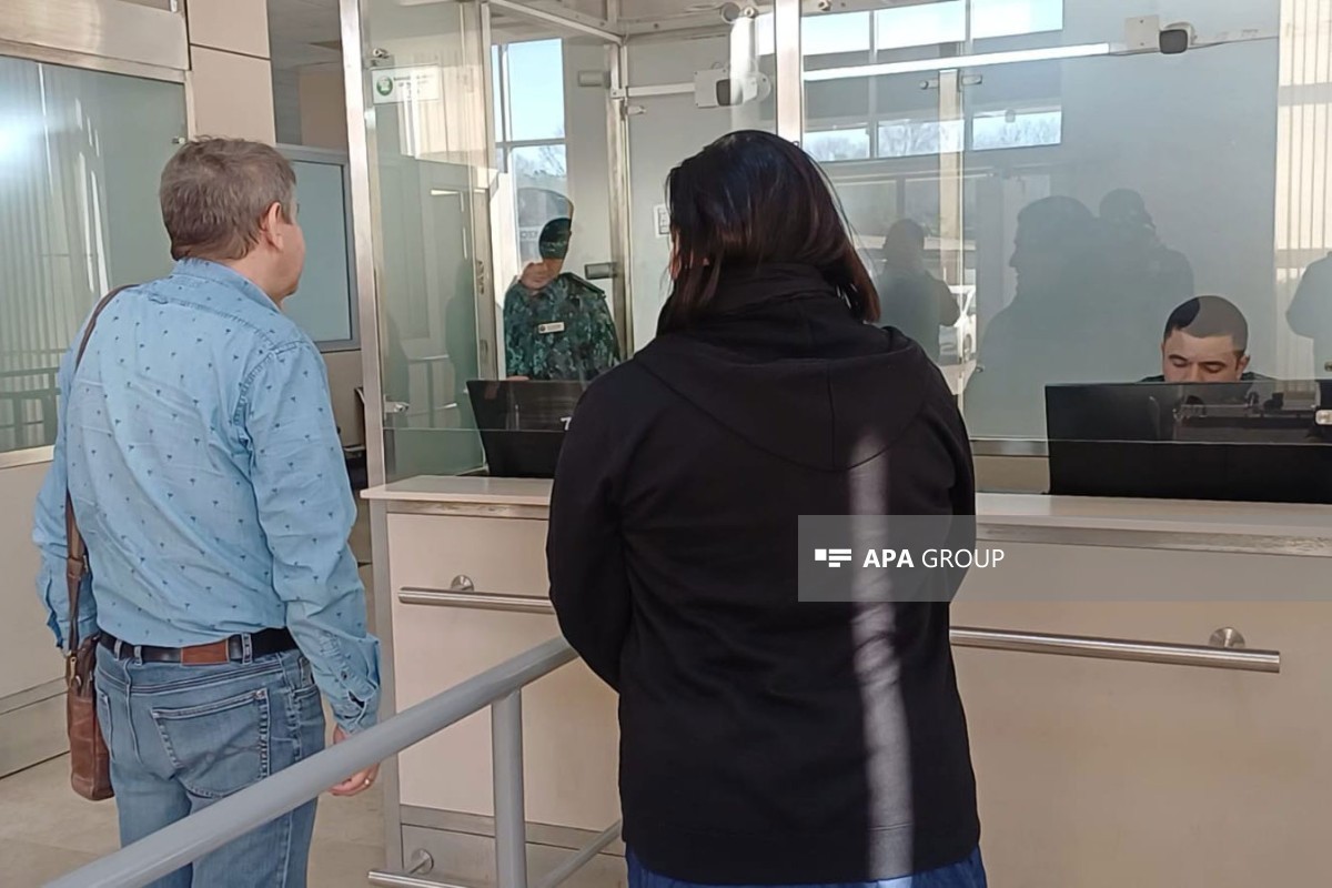 Дипмиссия Словакии покинула Иран через пункт пропуска в Астаре-ФОТО 