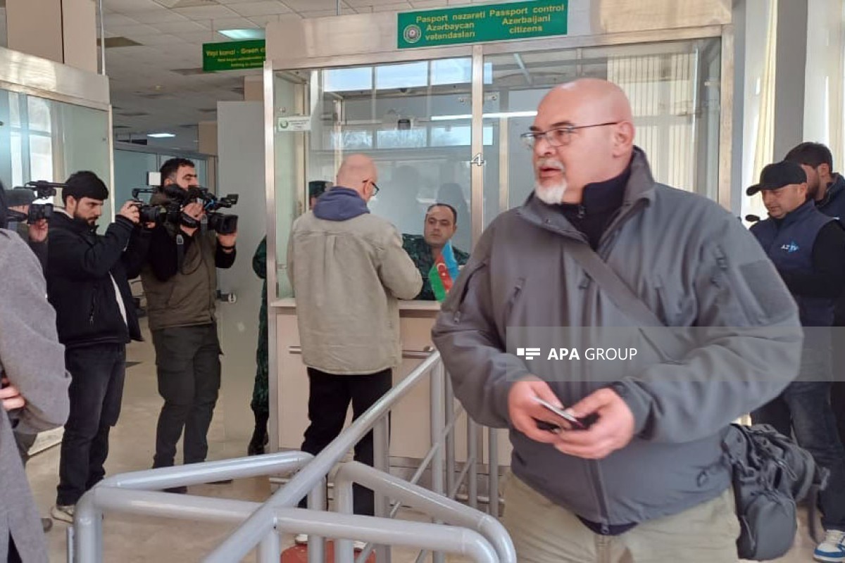 Дипмиссия Словакии покинула Иран через пункт пропуска в Астаре-ФОТО 