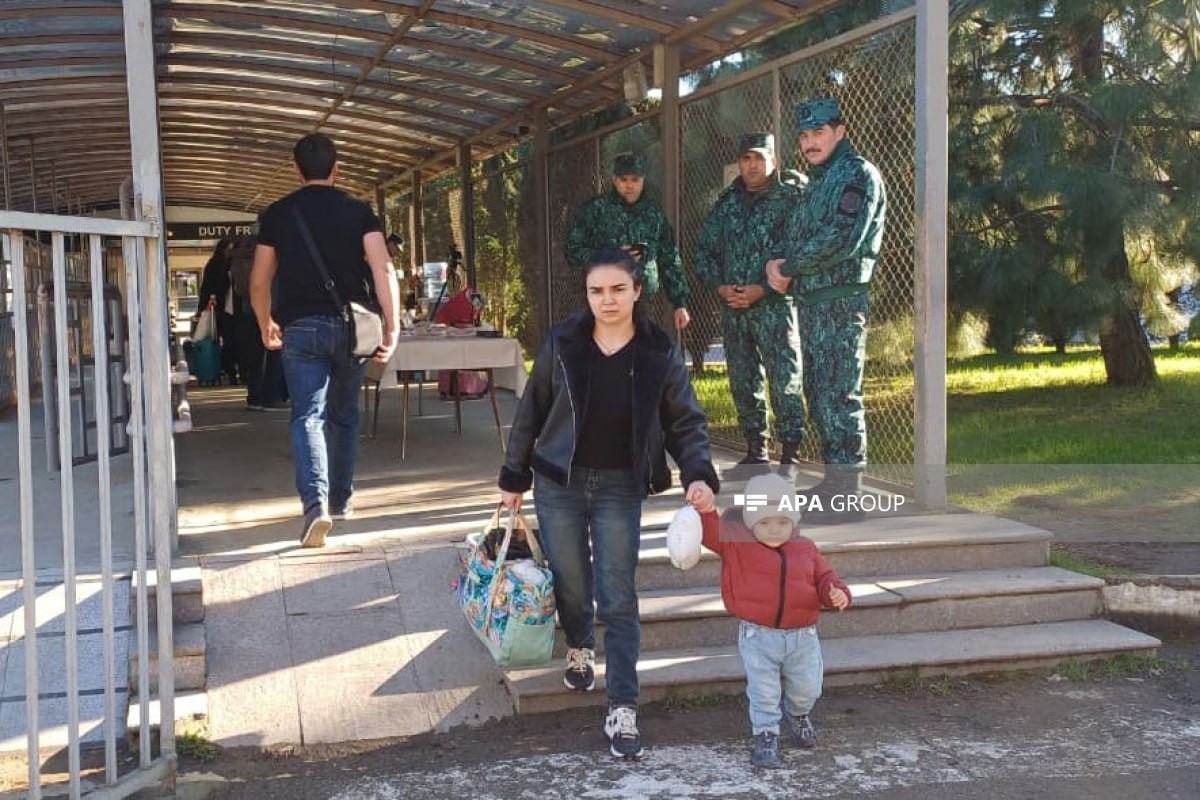 Четверо сотрудников швейцарского посольства покинули Иран через КПП «Астара»-ФОТО 