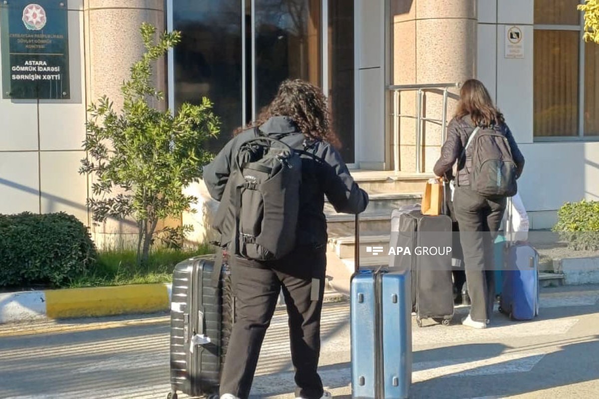 Четверо сотрудников швейцарского посольства покинули Иран через КПП «Астара»-ФОТО 