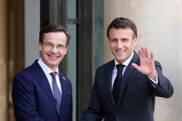 Стокгольм готов обсуждать французский ядерный щит