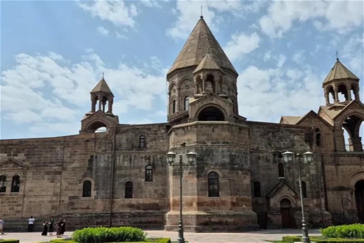 Парламент Армении ограничил право Церкви распоряжаться религиозными памятниками