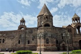 Парламент Армении ограничил право Церкви распоряжаться религиозными памятниками