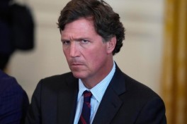 У Такера Карлсона украли 378 тысяч банок снюса стоимостью около $7,9 млн