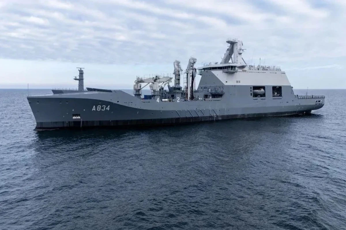 Нидерланды направили военный корабль в Средиземное море